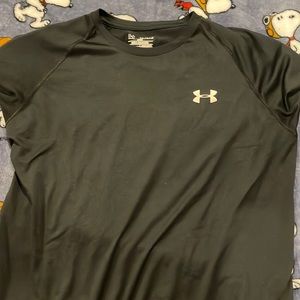 Under Armour t shirt size large headgear loose